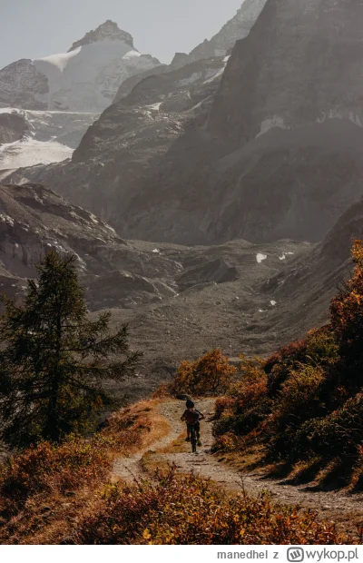 manedhel - zjazd w stronę lodowca Zinal z czterotysięcznikiem Ober Gabelhorn w tle