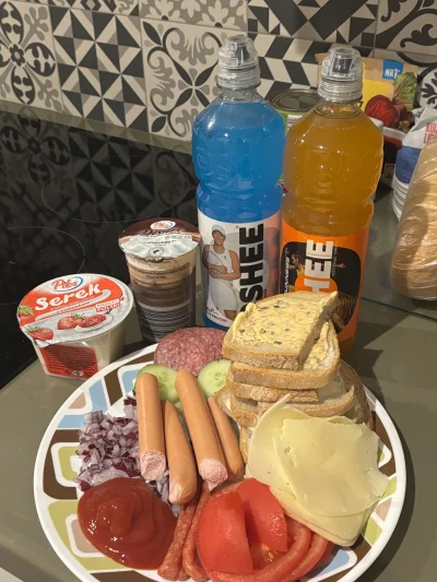 kamileon25 - Kolacja po ciężkim dniu 

#przegryw