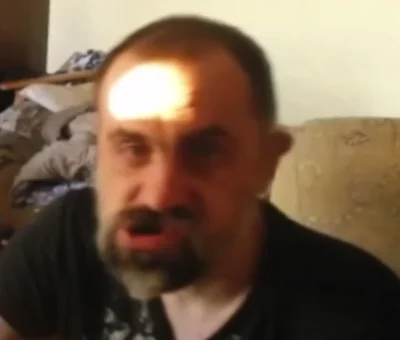 spreparowany - -Siema koleżanko, masz ochotę zapalić papierosa opłaconego? To poczęst...