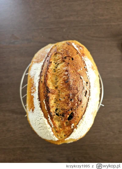krzykrzy1995 - #bojowkapiekarska zrobiłem sobie chlebek na zakwasie z czarnuszka