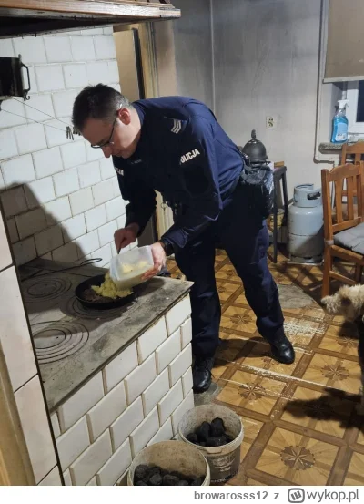 browarosss12 - #kononowicz Milicja przejęła belweder i pysznie smaży kartofle #patost...