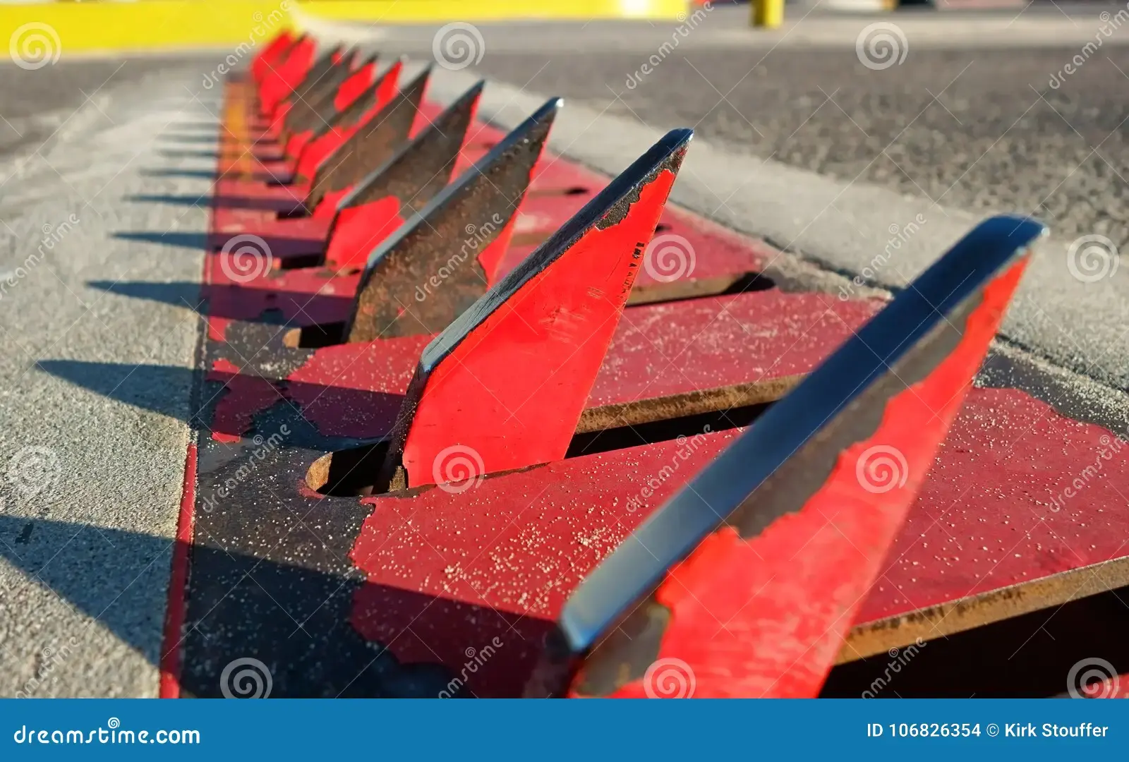 bzooora - Na wyjazdach z parkingów często montowane są kolce, które działają tylko w ...