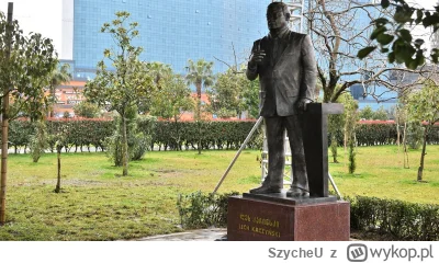 SzycheU - @Tapirro: Nie tylko główka, tutaj jest drugi pomnik w Batumi. Sytuacja anal...