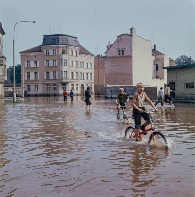 czykoniemnieslysza - Legnica, 1977 r.

#powodz #historia