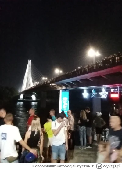 KondominiumKatoSocjalistyczne - Jakiś pokaż dronow ma być na Powiślu, strasznie dużo ...