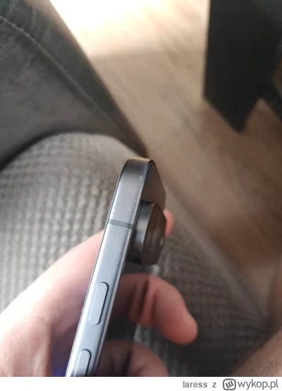 laress - Pixel 9, ma ledwo pół roku, a na ramce takie odpryski. Telefon jest cały cza...