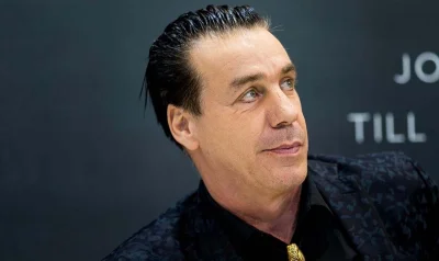 F.....b - @niecodziennyszczon: 

Mi bardziej przypomina Tima Lindemanna z Rammstein.