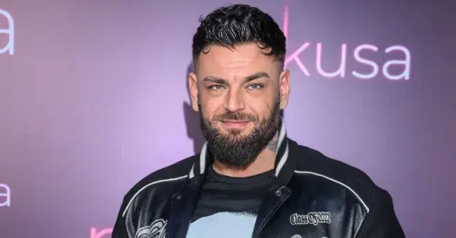 carahiluk - @GibolXD: powinni zrobić fuzje gola z Rogerem i wariat Radek z Popo