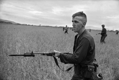 Bobito - #fotografia #wojna #wietnam #usa

Młody żołnierz piechoty morskiej wyrusza n...