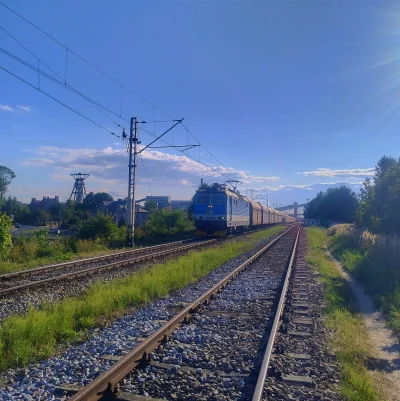 sylwke3100 - Ornontowice 


Pociąg towarowy z węglem na czele z czeską lokomotywa ser...