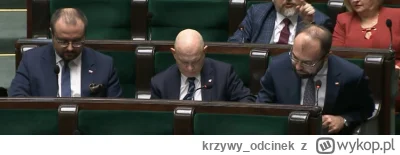 krzywy_odcinek - Jakiś błąd w matrixie 
#bekazpisu #polityka