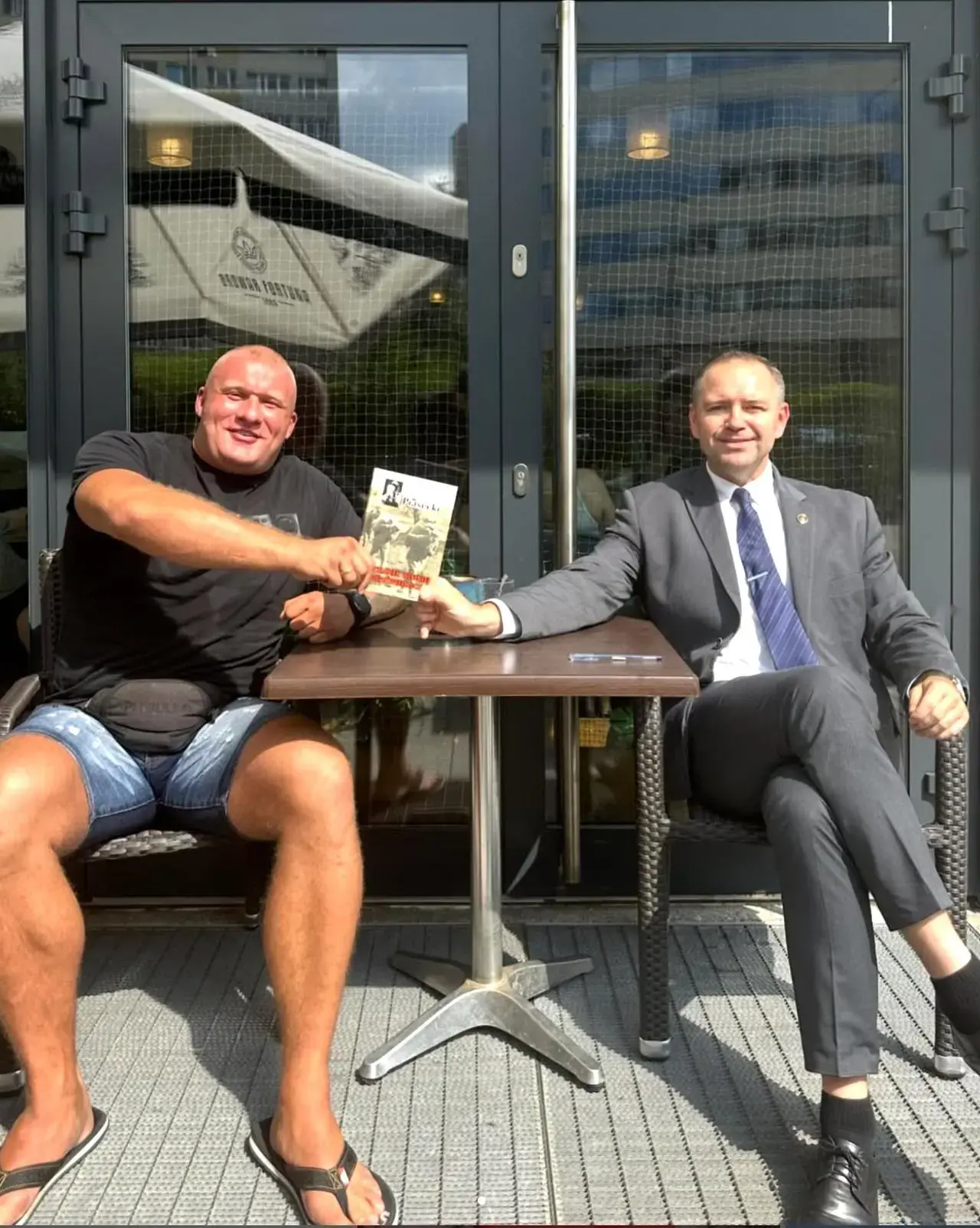 ArchetypT - @gardzeprzegrywamixd: czy może też masz kolegów bandziorów-sutenerów, któ...