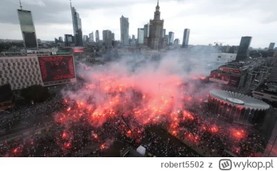 robert5502 - Najlepsze, ze zagraniczni przybysze obserwujacy patriotyczne obrzędy sa ...