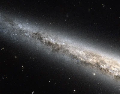 Borealny - @Astroholik: jedna z moich ulubionych to galaktyka Igła. Nie jest jakaś sp...
