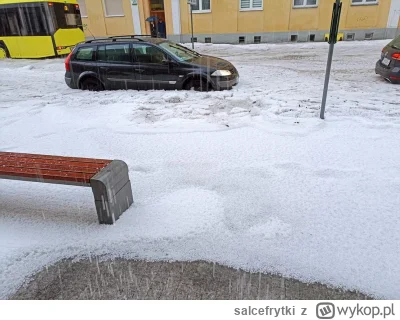 salcefrytki - To nie zdjęcia z zimy - to Gniezno dzisiaj po opadach gradu

#pogoda