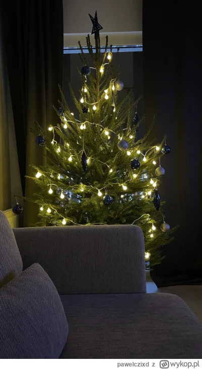 pawelczixd - Choinka do oceny. Chwilę czekała na balkonie bo januszerka z allegro bar...