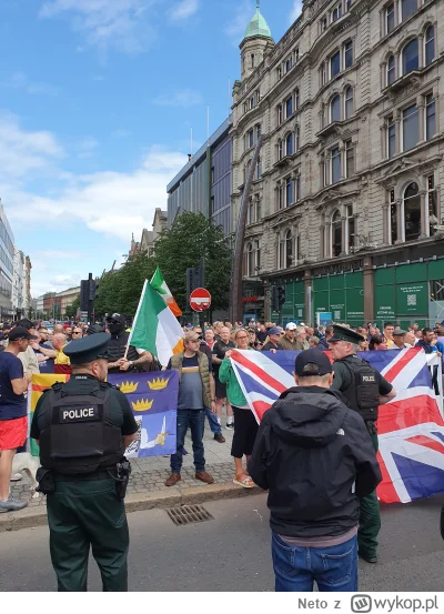 Neto - Belfast dzisiaj. Irlandzkie flagi obok Union Jacków, kiedyś nie do pomyślenia....