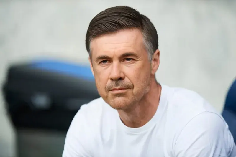 bezzebnywampir - #mecz #realmadryt i dalej nie rób zmian hiszpański frajerze