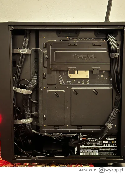 Jank3s - @Jank3s tu nieudolna próba oganięcia cable managamentu, its not much but its...