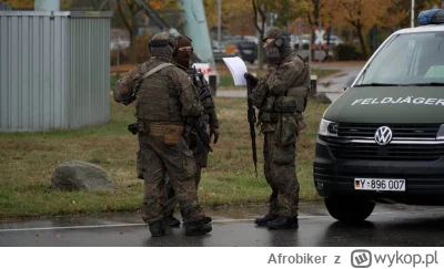 Afrobiker - #heheszki #wojsko #policja #niemcy #ukradzioneztweetera 

Jak z filmów "G...