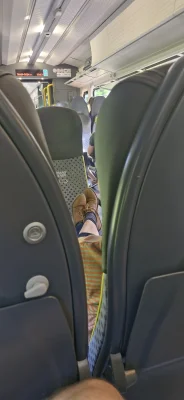 gregorybrazowy - #przegryw ten menel to jakiś szef jest, widać mu pół d--y, zajarał s...