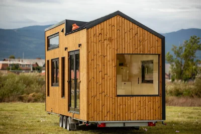 shaguar - >tiny house

@REMEMBERWHATTHEYTOOKFROM_YOU: Coś na wzór tego - tak wygląda ...