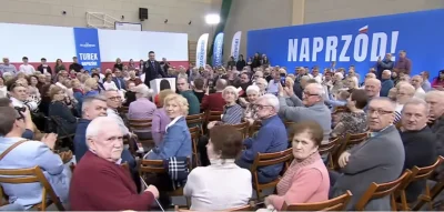 GarbatyNosek2 - Spotkanie młodzieży lat 40tych i 50tych z #trzaskowski2025 #bekazkofe...