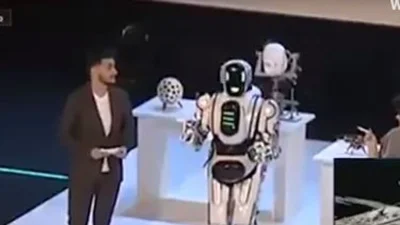 Frwrd05 - Najlepsza akcja #rosja to była jak na państwowej konferencji o robotyce pok...