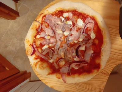 jakiinnynick - #pizza #chwalesie
Szybka pizza z grilla, na nowym kamieniu