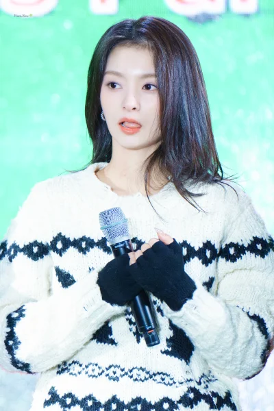 XKHYCCB2dX - #koreanka #nagyung #fromis9