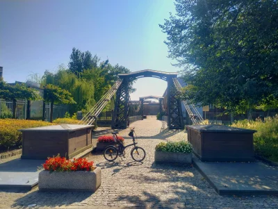 sylwke3100 - Zabytkowy żelazny most wiszący w Ozimku pochodzący z 1827 roku. Mieści s...