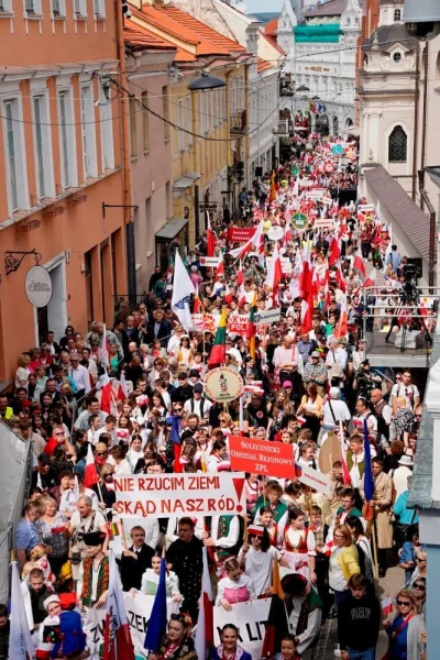 Takitak123 - Dziś w Wilnie wyruszyła Parada Polskości, organizowana przez Związek Pol...