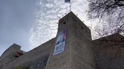 JPRW - Surrealizm trochę. Estońska Narwa, a na drugim brzegu rzeki rosyjski Iwangorod...