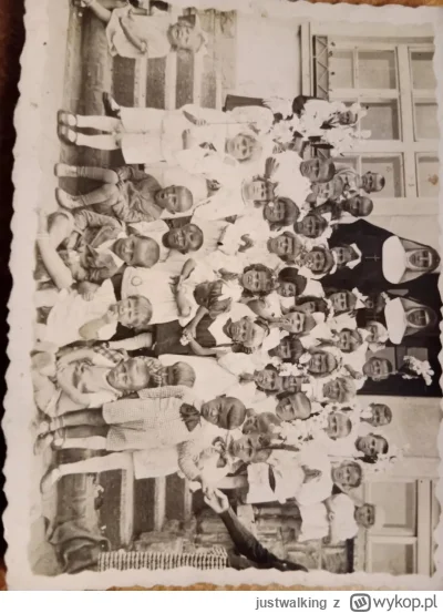 justwalking - #creepy  zdjęcie z 1905r.   Tak średnio uśmiechnięci na nim.... I te si...