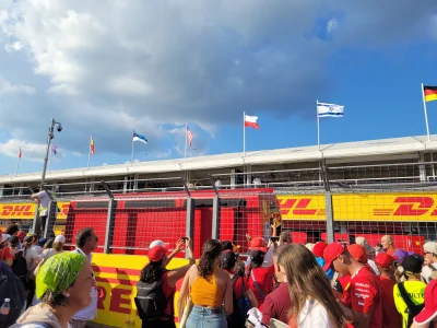 KarolaG17 - Na Hungaroring nad boxem Ferrari powiewa Polska flaga. #wruci 

#powrutco...