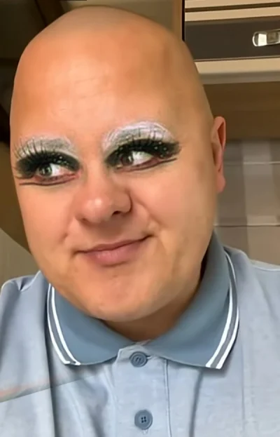 jobless - Czemu #gmachcel zgolił brwii? Na szczęscie udało sie je odzyskać...   ( ͡º ...