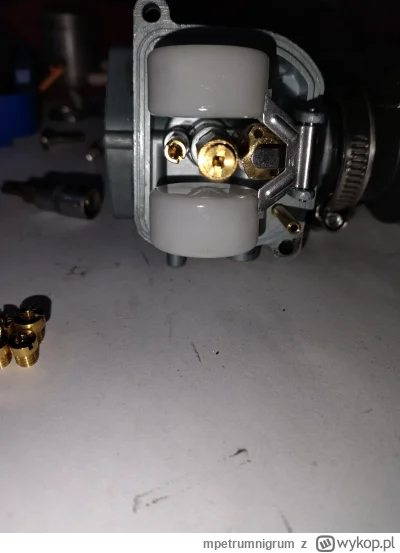 mpetrumnigrum - @mpetrumnigrum  tutaj widzimy od spodu wkręconą dyszę w rurkę emulgac...