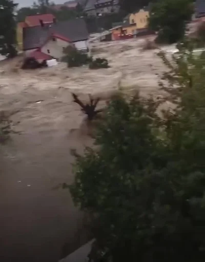 red7000 - W Stroniu Śląskim pękła tama, która zatrzymywała ogromne ilości wody, miast...