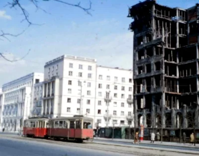 czykoniemnieslysza - Warszawa, ul. Marszałkowska w roku 1956. Szkieletor to przedwoje...