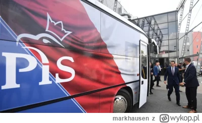 markhausen - @Piotrek7231
Autobus czekający na ostatnia osobę i właśnie rusza w trasę...