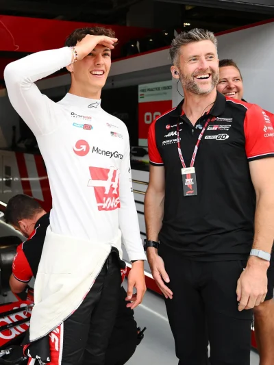 dodi-lukebakio - #f1 Ollie wypatruje mnie na trybunach. nie ma mnie tam kochanie :p