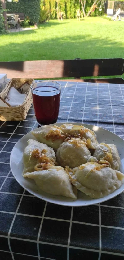 PodniebnyMurzyn - Ależ zajebiste pierogi jem
#jedzzwykopem