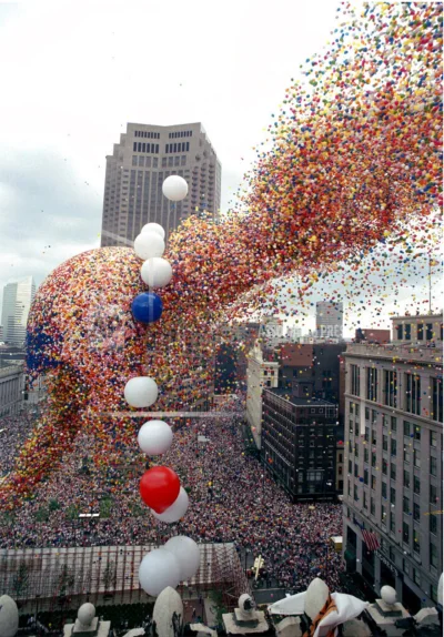 Majkel2008 - Ale jak to? Gumowy balon po wypuszczenie w niebo nie rozpływa się w powi...