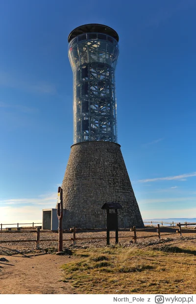 North_Pole - @ochucki: W realu przebija to dziwny szklano-kamienny mikser na szczycie...