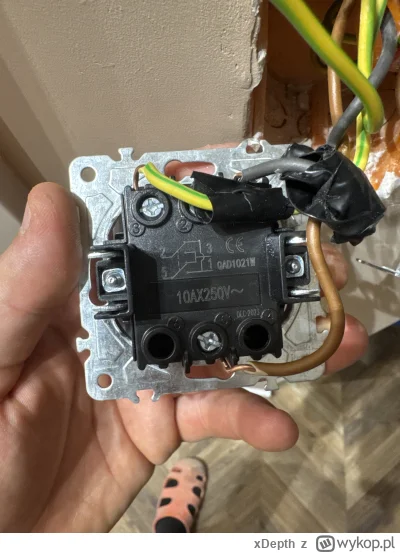 xDepth - @xDepth:  Drugie zdjęcie pokój syna. Tutaj wychodzi przewód fazowy z sypialn...