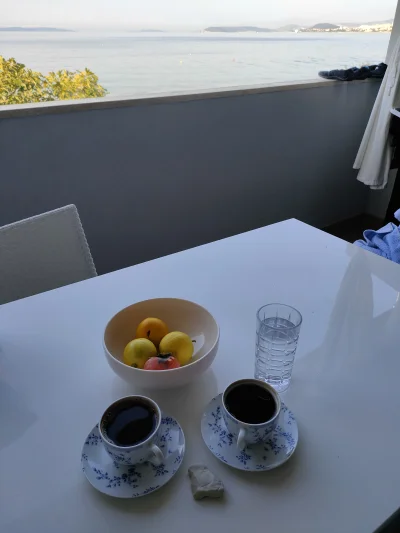 Kotouak - Smacznej kawusi. Pozdrawiam z UwU czy urlopu wypoczynkowego.
#dziendobry #p...