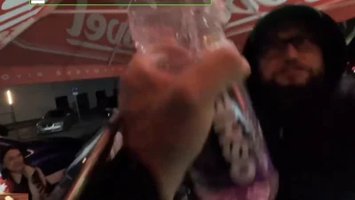 okoboji - paramaxil dostał w łeb, dobrze tak ciepluchowi.
po meczu do kiboli z takimi...