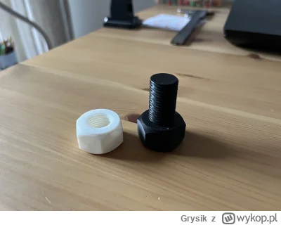 Grysik - Fusion360, zrobiłem nakrętkę i śrubę na tych samych parametrach. Wydrukowało...