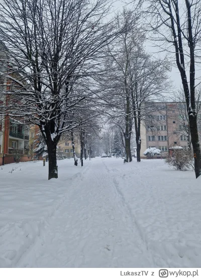 LukaszTV - Kto idzie lepić bałwana?
#zima ##!$%@? #snieg #heheszki