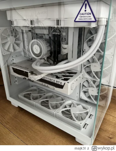 majk3l - @r0xize:  Na pewno powiem, że warto brać co najmniej Win w wersji PRO.

Ta o...